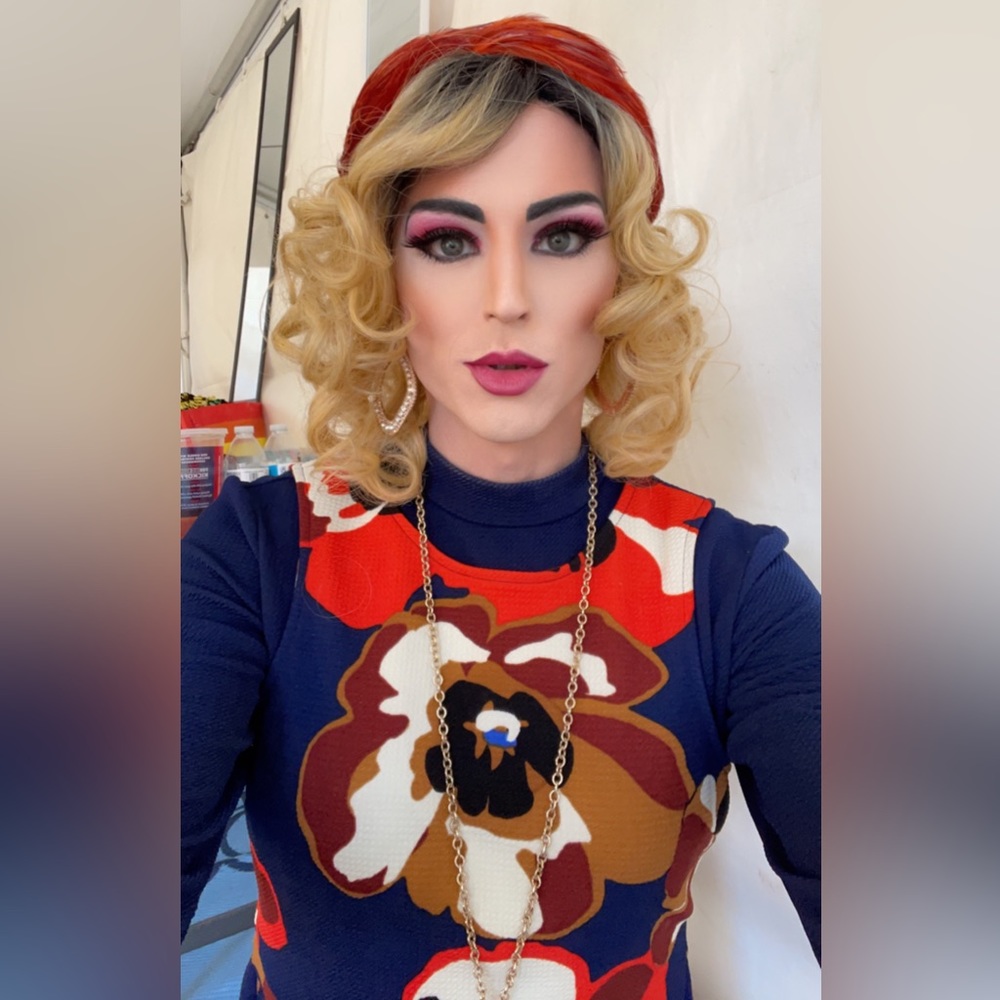 LIVE SHOWS / HOST APPRECIATION - Picture 11 of 14